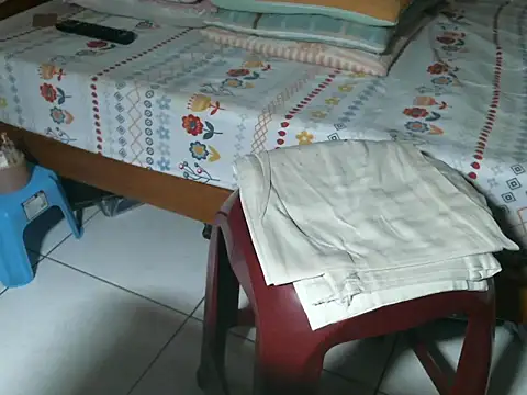 Snapshot of triangle0623 chatting on October 9, 2025, 10:24 am triangle0623 online show from October 9, 2025, 10:24 am