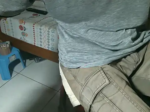 Snapshot of triangle0623 chatting on October 25, 2025, 9:39 am triangle0623 online show from October 25, 2025, 9:39 am