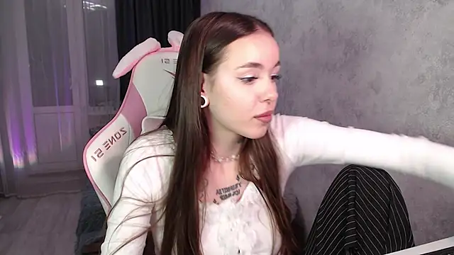 naughty dakota online show from October 11, 2025, 4:05 pm