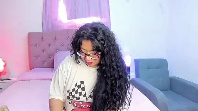 Snapshot of Latinabombsheell chatting on February 12, 2026, 6:58 pm Latinabombsheell online show from February 12, 2026, 6:58 pm