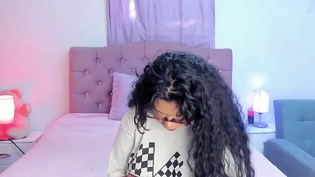 Snapshot of Latinabombsheell chatting on February 13, 2026, 8:16 pm Latinabombsheell online show from February 13, 2026, 8:16 pm