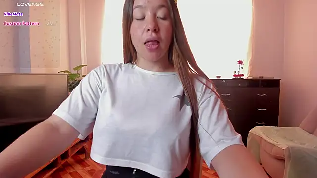 Snapshot of Simply_Zoe__ chatting on February 26, 2025, 6:00 pm Simply Zoe   online show from February 26, 2025, 6:00 pm