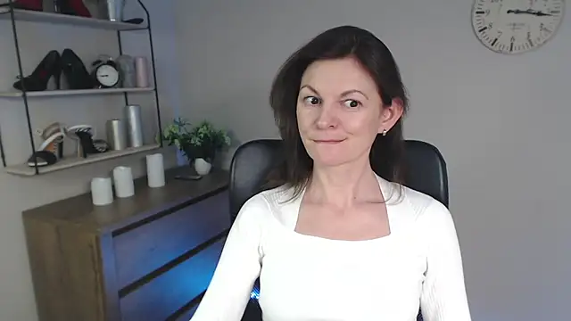 VivianWILD online show from February 5, 2025, 10:41 am