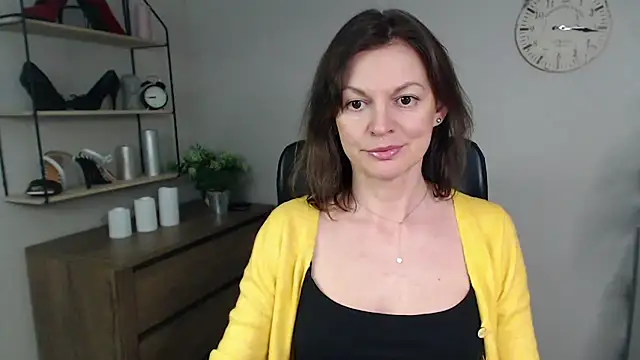 VivianWILD online show from February 27, 2025, 4:10 pm