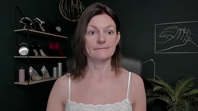 VivianWILD online show from November 6, 2025, 8:15 am