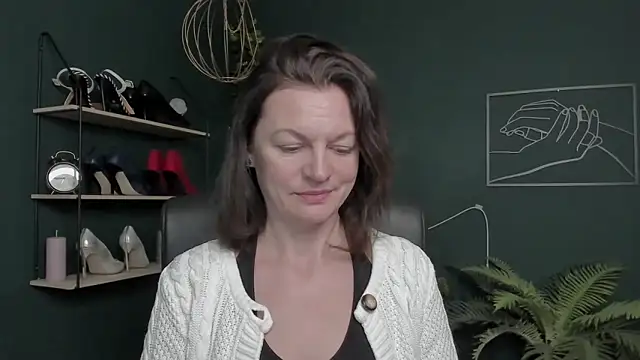 VivianWILD online show from November 10, 2025, 7:40 am