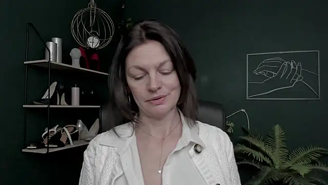 VivianWILD online show from December 17, 2025, 8:31 am