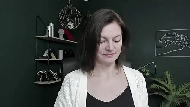 VivianWILD online show from April 18, 2026, 5:55 am