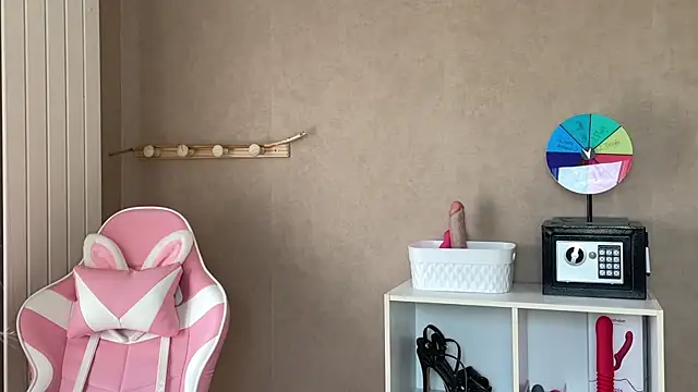 lucie mehott online show from November 13, 2025, 10:14 am