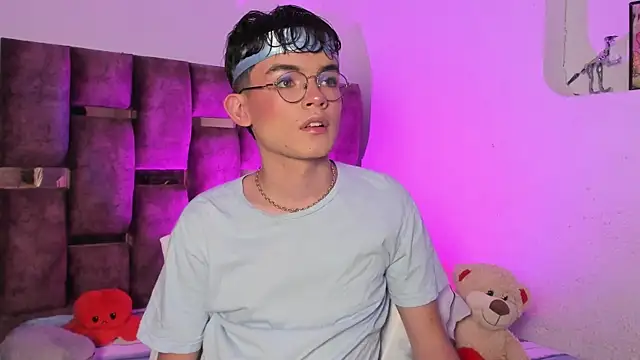 Snapshot of Angelo_018 chatting on January 3, 2025, 4:22 am Angelo 018 online show from January 3, 2025, 4:22 am