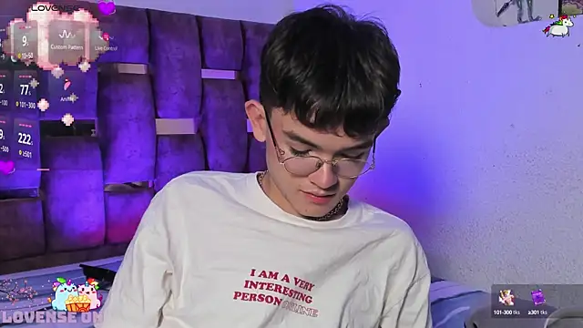 Snapshot of Angelo_018 chatting on January 5, 2025, 9:26 am Angelo 018 online show from January 5, 2025, 9:26 am