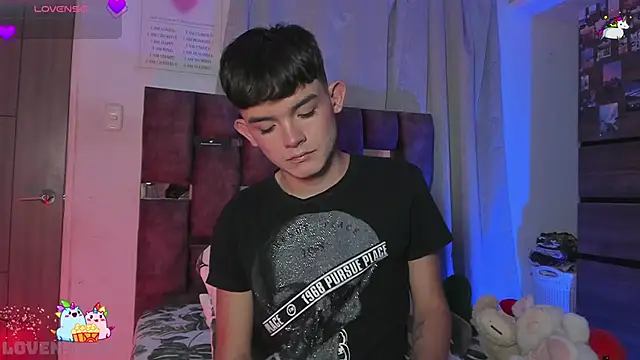 Snapshot of Angelo_018 chatting on January 26, 2025, 8:23 pm Angelo 018 online show from January 26, 2025, 8:23 pm