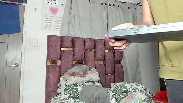 Snapshot of Angelo_018 chatting on February 1, 2025, 2:47 am Angelo 018 online show from February 1, 2025, 2:47 am