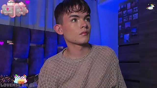 Snapshot of Angelo_018 chatting on March 10, 2025, 3:34 am Angelo 018 online show from March 10, 2025, 3:34 am