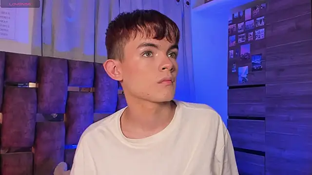 Snapshot of Angelo_018 chatting on March 14, 2025, 6:21 am Angelo 018 online show from March 14, 2025, 6:21 am