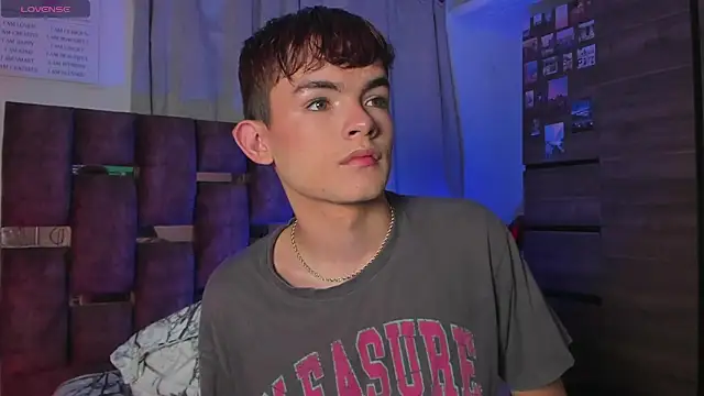 Snapshot of Angelo_018 chatting on March 23, 2025, 7:20 am Angelo 018 online show from March 23, 2025, 7:20 am