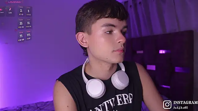 Snapshot of Angelo_018 chatting on September 9, 2025, 4:23 am Angelo 018 online show from September 9, 2025, 4:23 am