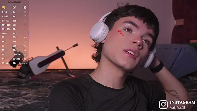 Snapshot of Angelo_018 chatting on November 2, 2025, 6:05 am Angelo 018 online show from November 2, 2025, 6:05 am