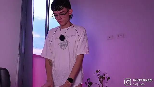 Snapshot of Angelo_018 chatting on February 7, 2026, 11:08 pm Angelo 018 online show from February 7, 2026, 11:08 pm