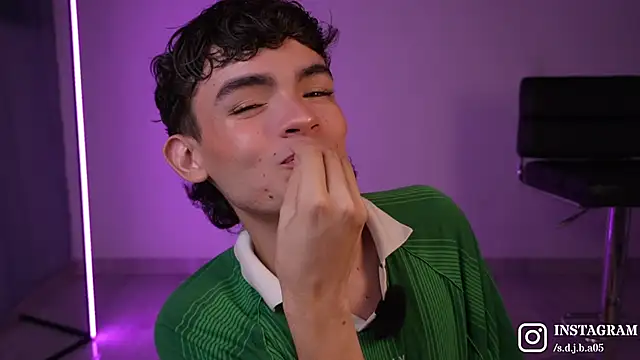 Snapshot of Angelo_018 chatting on February 28, 2026, 4:13 am Angelo 018 online show from February 28, 2026, 4:13 am