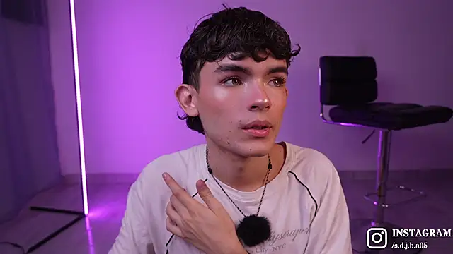 Snapshot of Angelo_018 chatting on March 4, 2026, 3:45 am Angelo 018 online show from March 4, 2026, 3:45 am