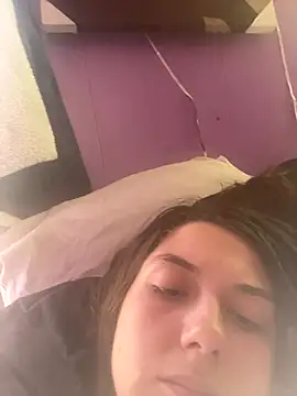 Snapshot of itzcheyduh chatting on October 2, 2025, 8:38 pm itzcheyduh online show from October 2, 2025, 8:38 pm