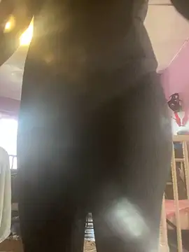 Snapshot of itzcheyduh chatting on October 19, 2025, 5:57 pm itzcheyduh online show from October 19, 2025, 5:57 pm