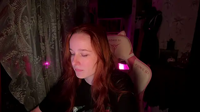 Snapshot of pearl_princess_ chatting on February 14, 2026, 2:30 am pearl princess online show from February 14, 2026, 2:30 am