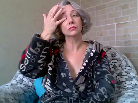 Lorie Carrie online show from November 2, 2025, 9:11 am