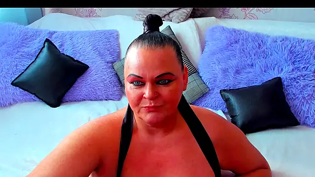 Snapshot of MilanaBiegert chatting on October 9, 2025, 8:01 am MilanaBiegert online show from October 9, 2025, 8:01 am