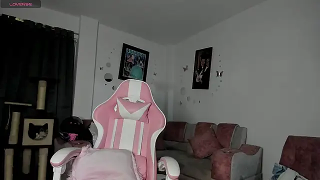 Snapshot of katty_snow chatting on December 22, 2024, 12:17 am katty snow online show from December 22, 2024, 12:17 am