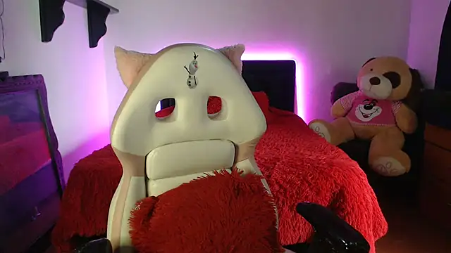 Allisonnlopez online show from February 1, 2025, 5:37 pm