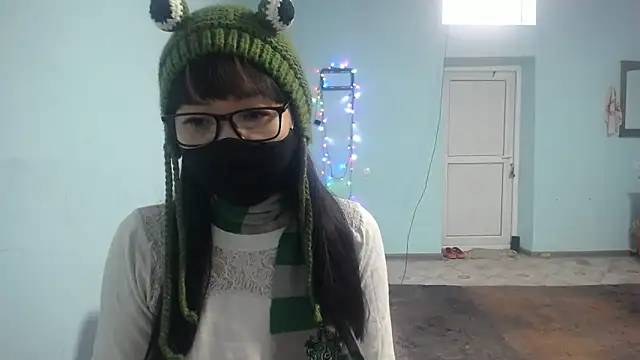 Snapshot of elllaaxx chatting on December 17, 2025, 4:18 am elllaaxx online show from December 17, 2025, 4:18 am