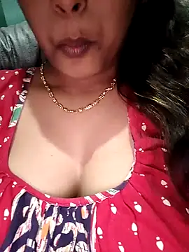 Snapshot of sexyindi_couple chatting on December 11, 2024, 2:44 pm sexyindi couple online show from December 11, 2024, 2:44 pm