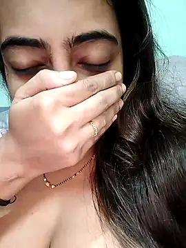 Snapshot of sexyindi_couple chatting on December 21, 2024, 5:07 pm sexyindi couple online show from December 21, 2024, 5:07 pm