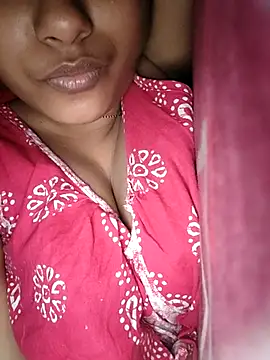 Snapshot of sexyindi_couple chatting on January 6, 2025, 2:37 am sexyindi couple online show from January 6, 2025, 2:37 am