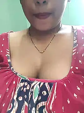 Snapshot of sexyindi_couple chatting on January 15, 2025, 7:15 am sexyindi couple online show from January 15, 2025, 7:15 am