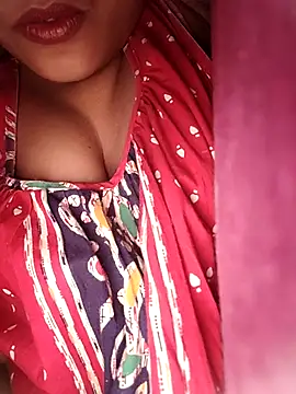 Snapshot of sexyindi_couple chatting on January 27, 2025, 10:38 am sexyindi couple online show from January 27, 2025, 10:38 am