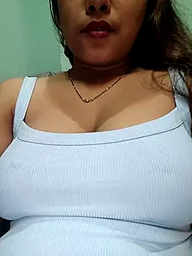 Snapshot of sexyindi_couple chatting on January 28, 2025, 2:42 pm sexyindi couple online show from January 28, 2025, 2:42 pm