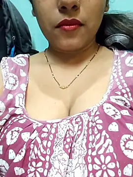 Snapshot of sexyindi_couple chatting on March 9, 2025, 6:00 pm sexyindi couple online show from March 9, 2025, 6:00 pm