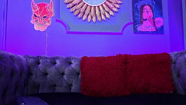 Julieta Russell online show from February 5, 2025, 1:00 pm