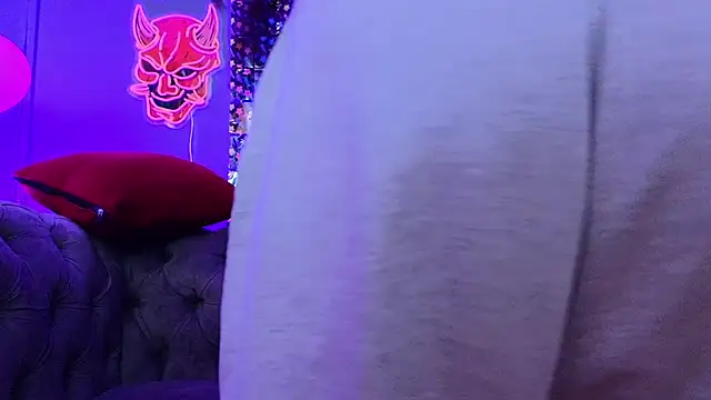 Julieta Russell online show from March 3, 2025, 12:37 pm