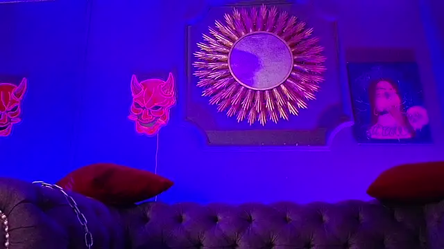 Julieta Russell online show from March 22, 2025, 11:53 am