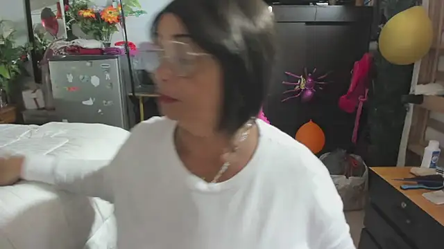 Mrs mommy  online show from November 21, 2025, 11:25 pm