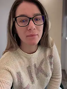 Snapshot of HotXMom chatting on January 6, 2025, 4:26 am HotXMom online show from January 6, 2025, 4:26 am