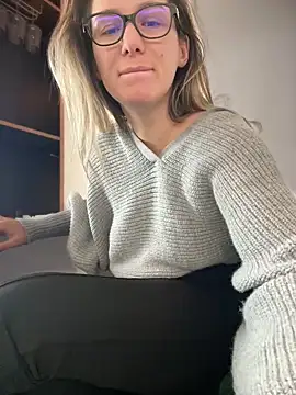 Snapshot of HotXMom chatting on January 13, 2025, 10:36 am HotXMom online show from January 13, 2025, 10:36 am