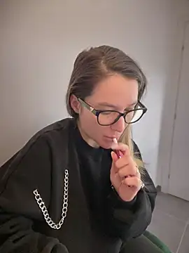 Snapshot of HotXMom chatting on January 15, 2025, 4:36 am HotXMom online show from January 15, 2025, 4:36 am