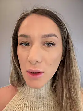 Snapshot of HotXMom chatting on January 21, 2025, 4:43 am HotXMom online show from January 21, 2025, 4:43 am