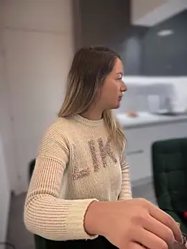 Snapshot of HotXMom chatting on February 3, 2025, 4:46 am HotXMom online show from February 3, 2025, 4:46 am