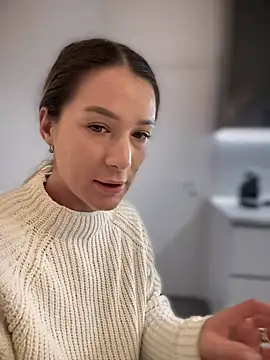 Snapshot of HotXMom chatting on February 4, 2025, 4:37 am HotXMom online show from February 4, 2025, 4:37 am